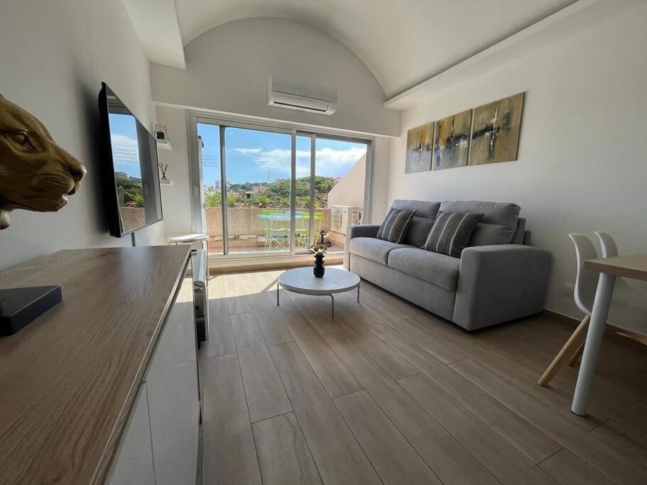 Apartment 4 Personnes Mer, Piscine, Parking, Tennis, Wifi Antibes